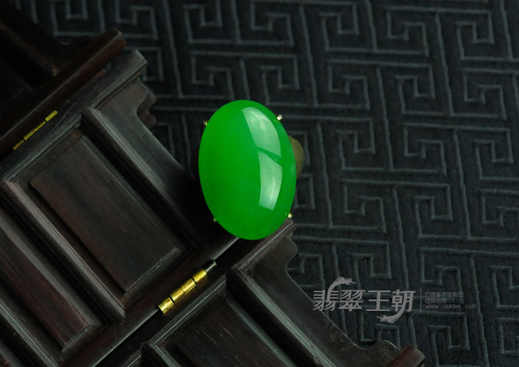 【翠香嫣然】冰玻种正阳绿缅甸翡翠蛋面