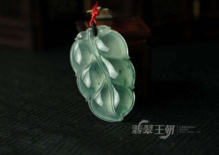 冰玻种飘绿花缅甸翡翠叶子挂件