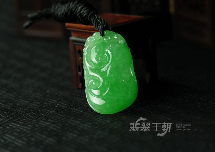 糯冰种正阳绿缅甸翡翠如意挂件