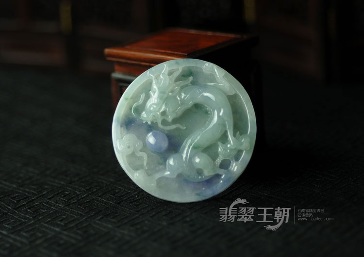 糯冰种紫罗兰飘花缅甸翡翠龙牌挂件