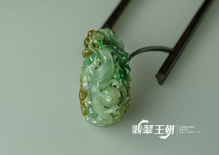 糯冰种三彩缅甸翡翠“英明神武”挂件