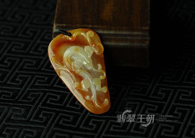 糯冰种红黄翡缅甸翡翠草龙挂件