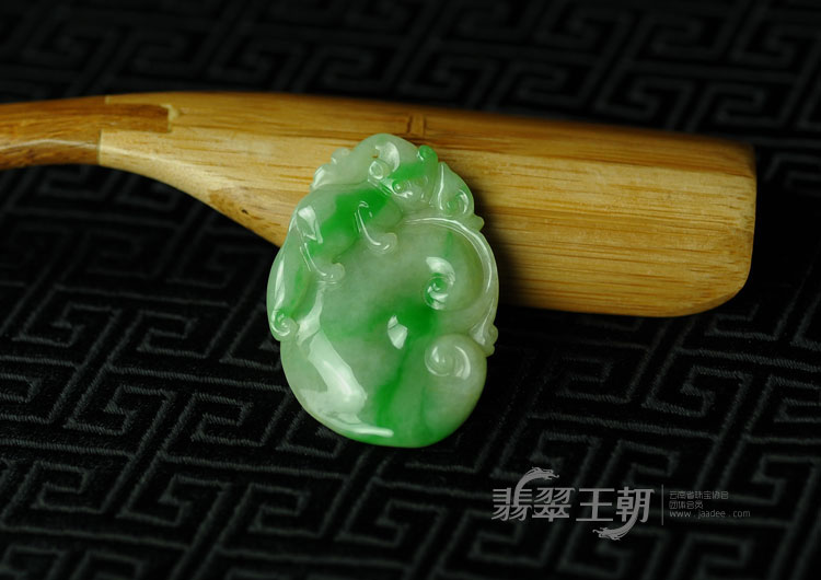 糯冰种飘翠缅甸翡翠如意寿挂件