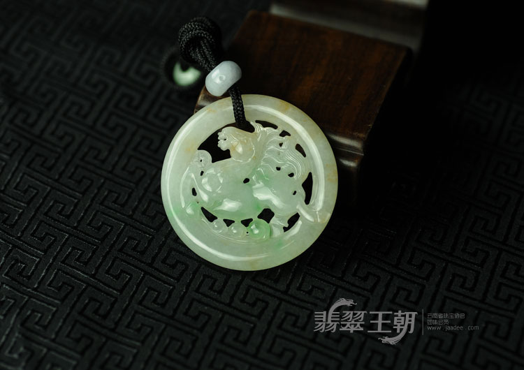糯冰种黄加绿缅甸翡翠马牌挂件