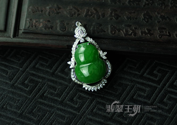 糯冰种正阳绿缅甸翡翠满绿包金葫芦挂件