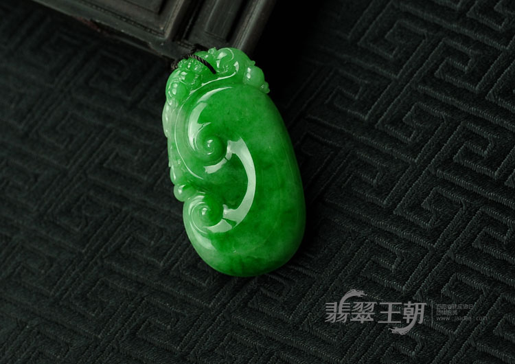 糯冰种正阳绿缅甸翡翠满绿如意挂件