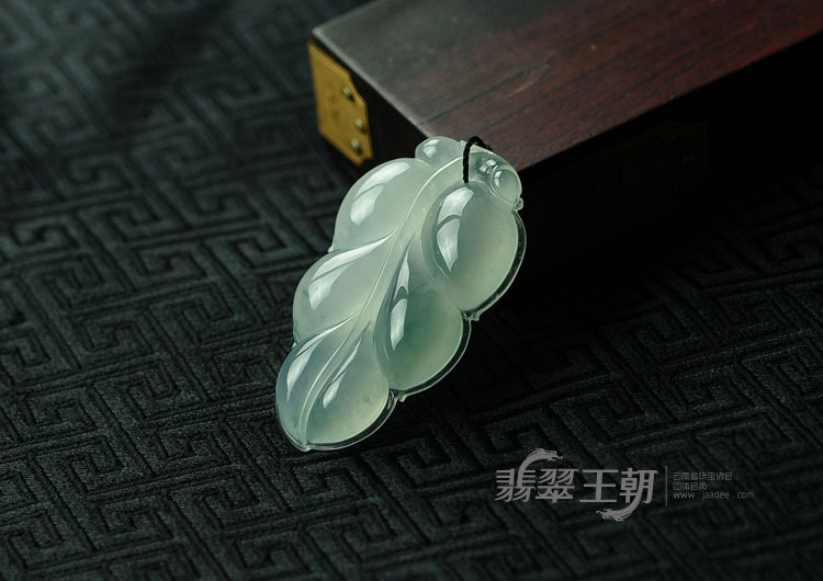 冰种飘花缅甸翡翠叶子挂件