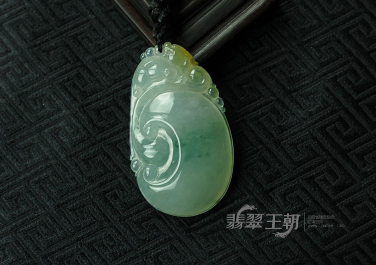 冰种黄翡飘花缅甸翡翠如意挂件