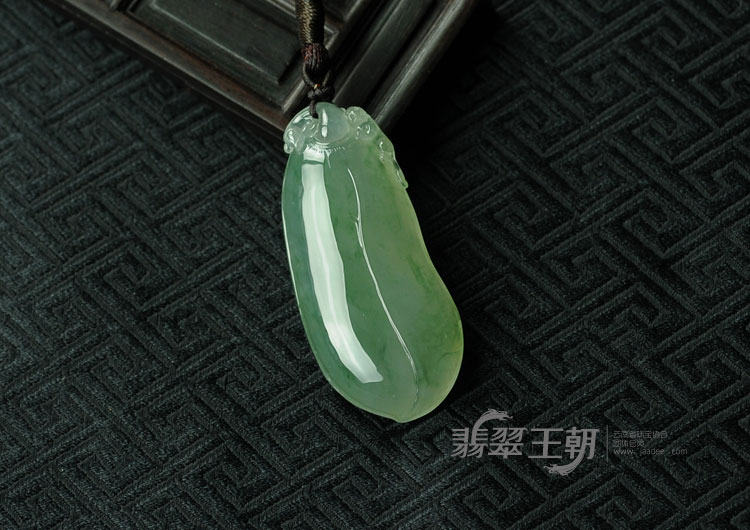 冰玻种飘花缅甸翡翠福瓜挂件