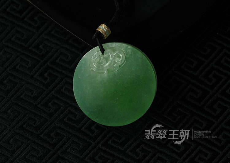 玻璃种阳绿满绿缅甸翡翠玉璧挂件