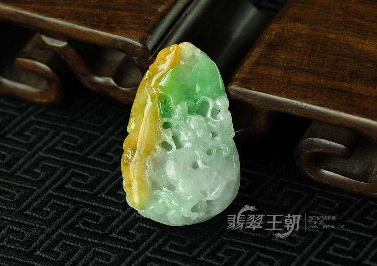 糯冰种黄加绿缅甸翡翠龙行如意挂件