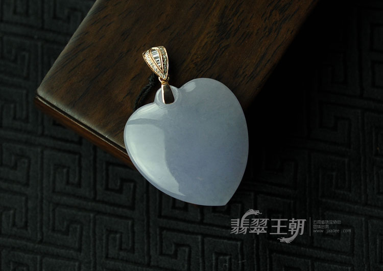 糯冰种紫罗兰缅甸翡翠心型挂坠