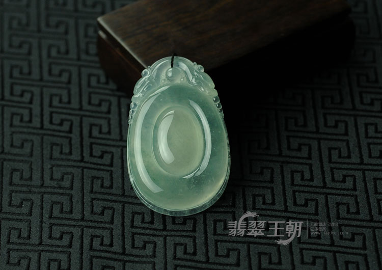 冰玻种晴水缅甸翡翠“福在眼前”挂件