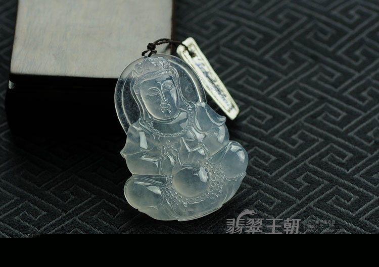 玻璃种缅甸翡翠观音挂件