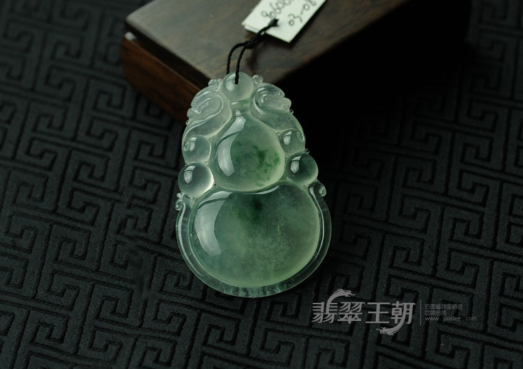玻璃种飘绿花缅甸翡翠福禄寿挂件
