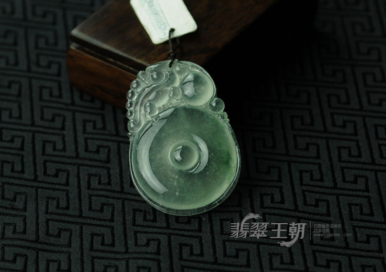 玻璃种飘绿花缅甸翡翠福在眼前挂件