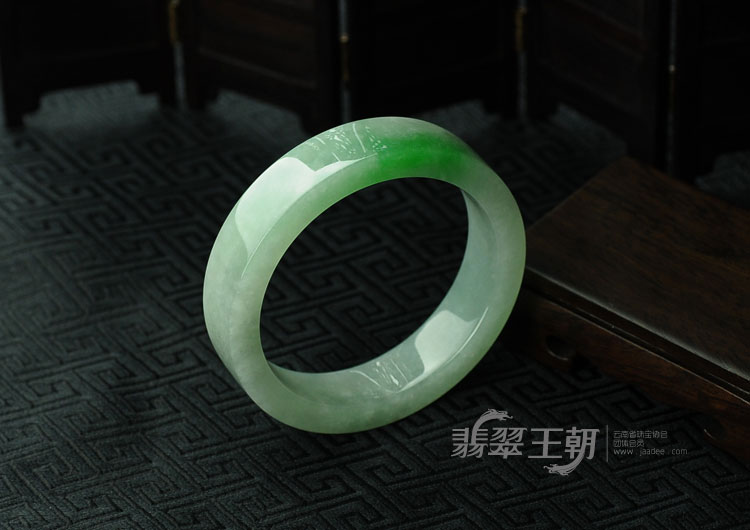 糯冰种阳绿缅甸翡翠方条手镯（58.1）