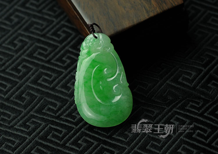 冰种翠色缅甸翡翠满绿如意挂件