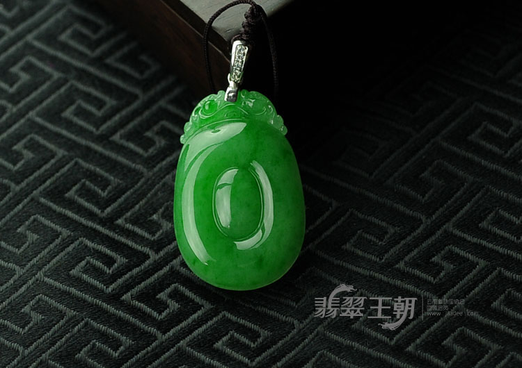 糯冰种阳绿满绿缅甸翡翠福在眼前挂件