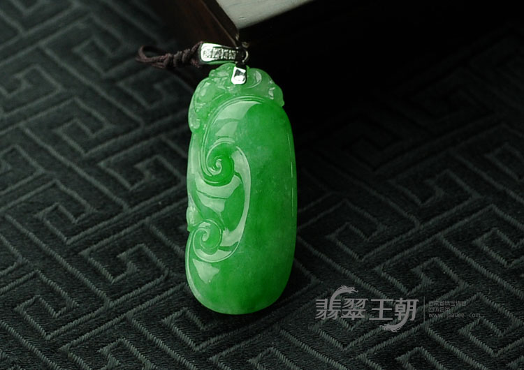 糯冰种翠色满绿缅甸翡翠如意挂件