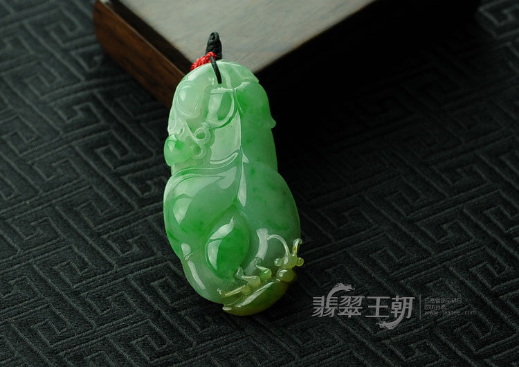 冰种黄加绿缅甸翡翠玉兰花挂件