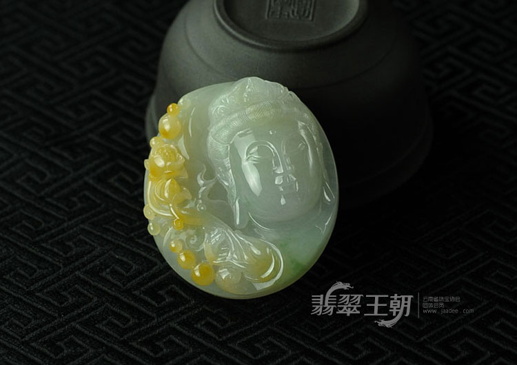 糯冰种黄翡缅甸翡翠观音头挂件