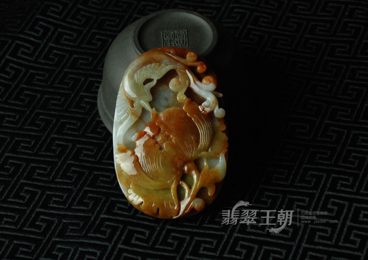 细糯种红黄翡缅甸翡翠凤戏牡丹挂件