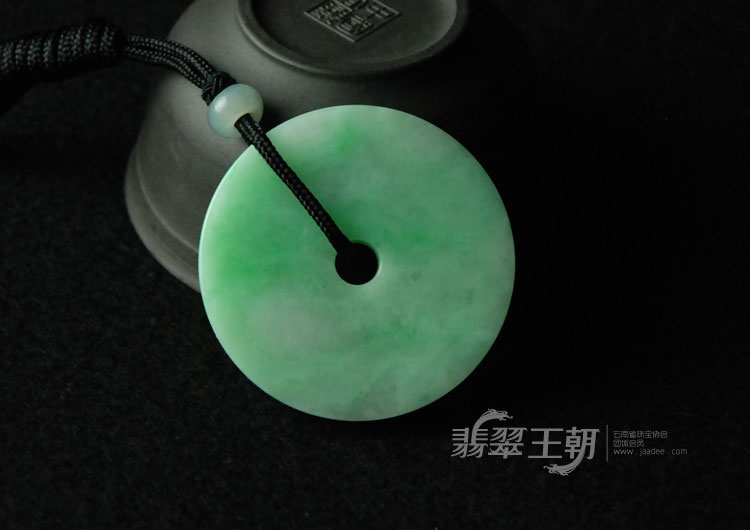 糯冰种翠色缅甸翡翠平安扣挂件