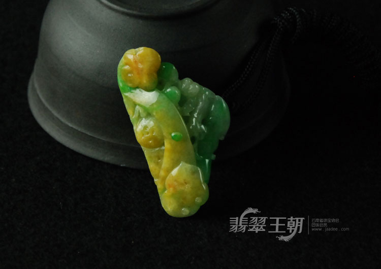 糯冰种黄加绿缅甸翡翠瑞兽如意挂件