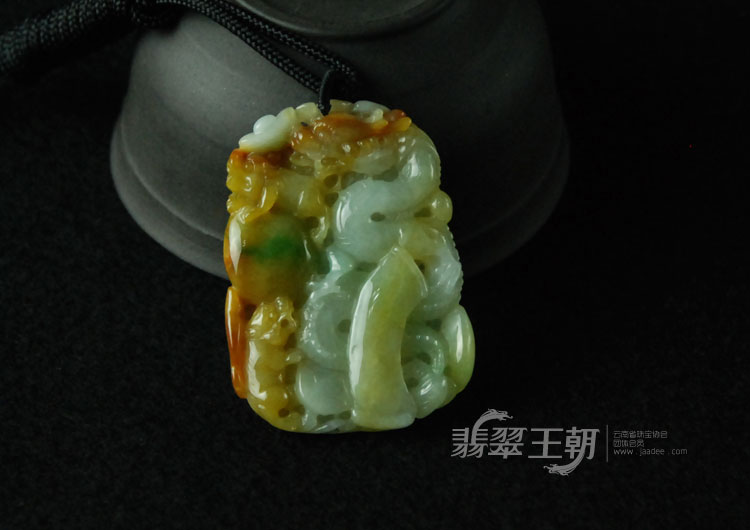 细糯种三彩缅甸翡翠福龙如意挂件