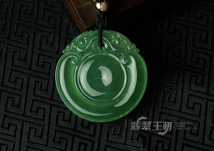 冰玻种满绿缅甸翡翠貔貅如意挂件