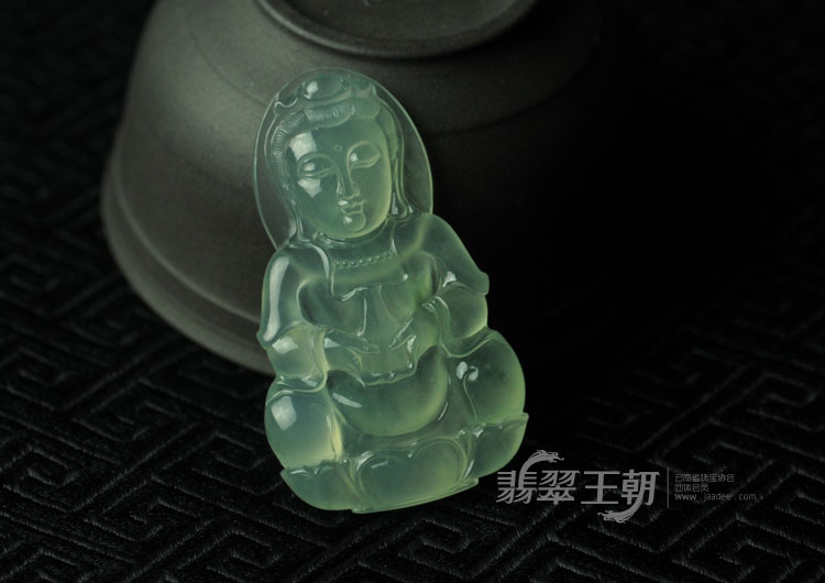 冰玻种飘花缅甸翡翠观音挂件