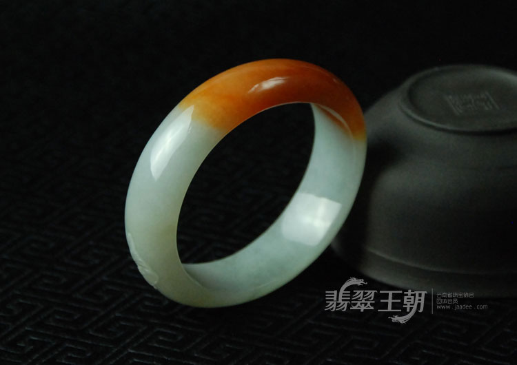 糯冰种红翡缅甸翡翠祥瑞雕花贵妃镯（57.2-50.4）