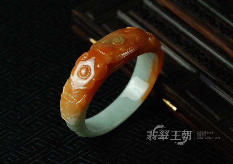 糯冰种红翡缅甸翡翠双龙如意雕花贵妃镯（55.1-46.2）