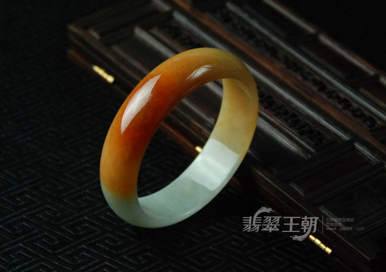 糯冰种红翡缅甸翡翠手镯（57.9）