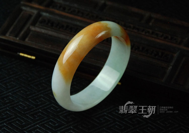 糯冰种红翡缅甸翡翠手镯（56.2）