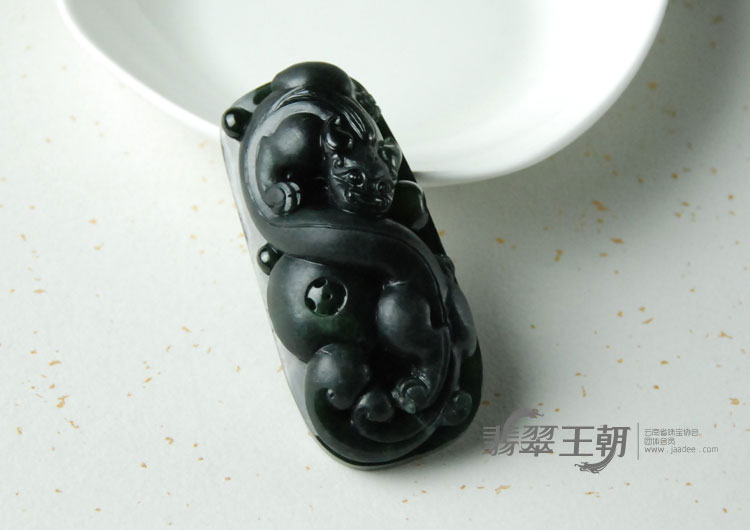 冰种墨翠缅甸翡翠螭龙挂件