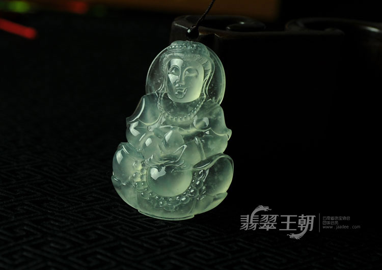 【观得自在】玻璃种莹光缅甸翡翠观音挂件