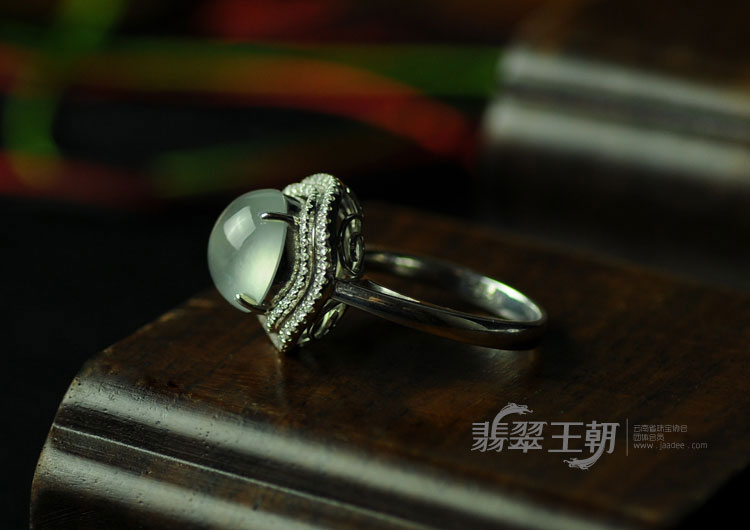 https://jdimg.jaadee.net//images/201104/goods_img/5031_P_1302045751022.jpg