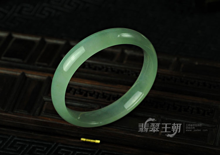 冰种晴水缅甸翡翠手镯（57.3）