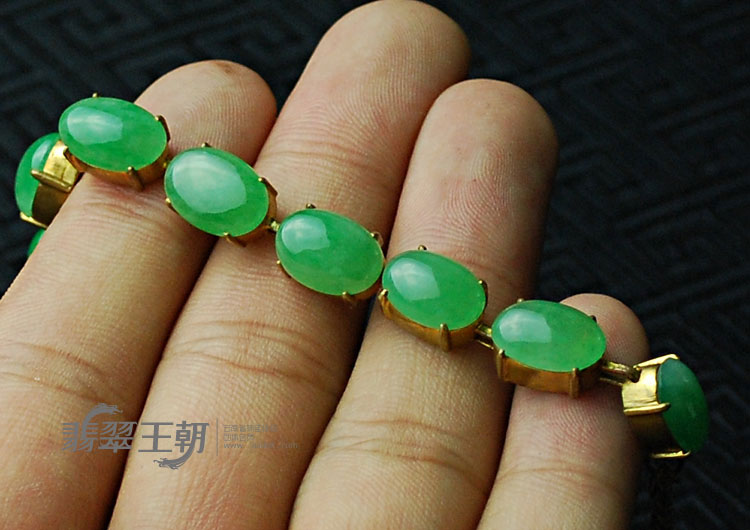 冰种阳绿缅甸翡翠手链（蛋面）