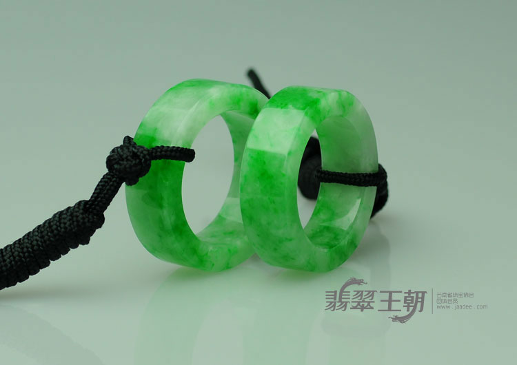 糯冰种飘翠缅甸翡翠路路通挂件（一对）