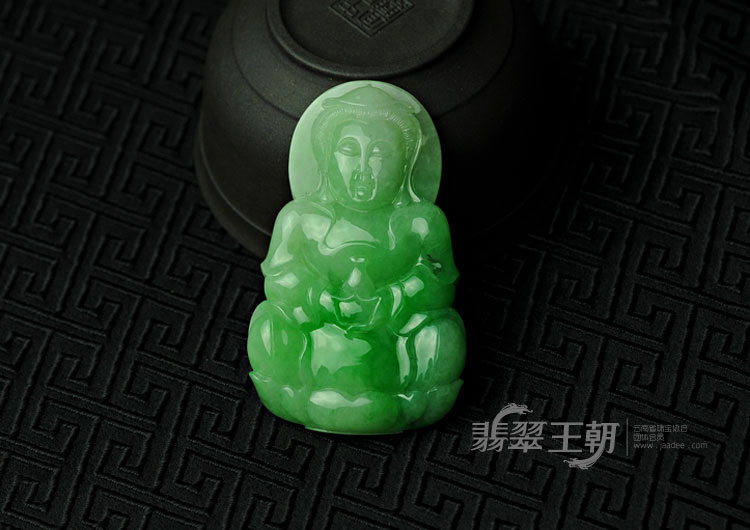 糯冰种翠色缅甸翡翠观音挂件