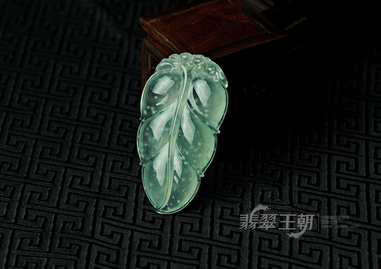 冰玻种晴水飘花缅甸翡翠叶子挂件