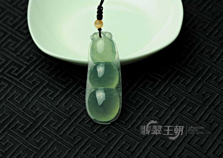 冰种晴水缅甸翡翠四季财豆挂件
