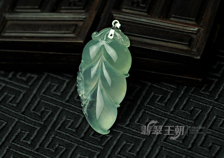 冰种蓝晴水缅甸翡翠叶子挂件