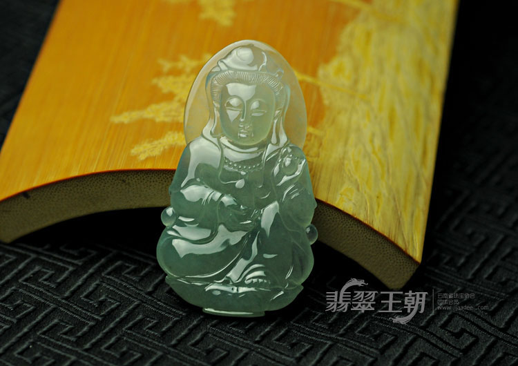 冰种蓝晴水缅甸翡翠观音挂件
