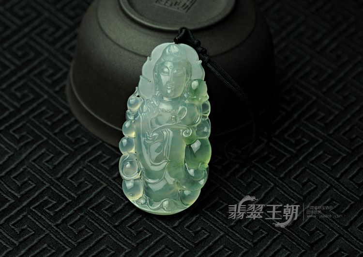 冰玻种飘花缅甸翡翠观音挂件