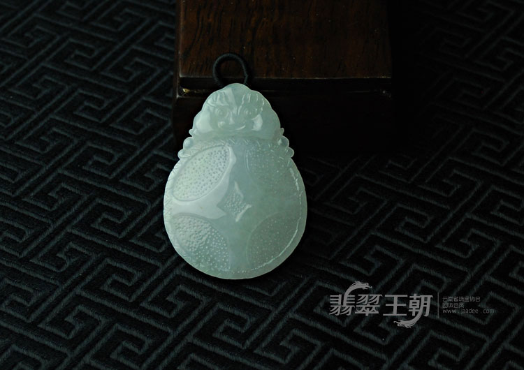 糯冰种淡春色缅甸翡翠福在眼前挂件