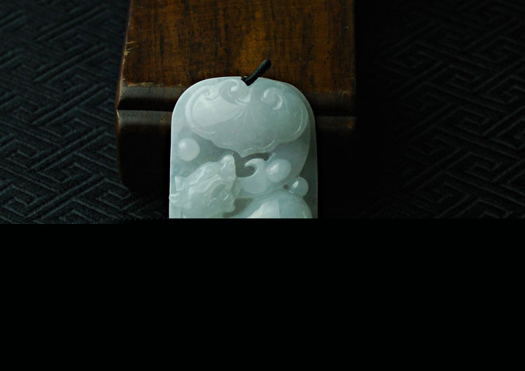 糯冰种淡紫色缅甸翡翠如意貔貅挂件